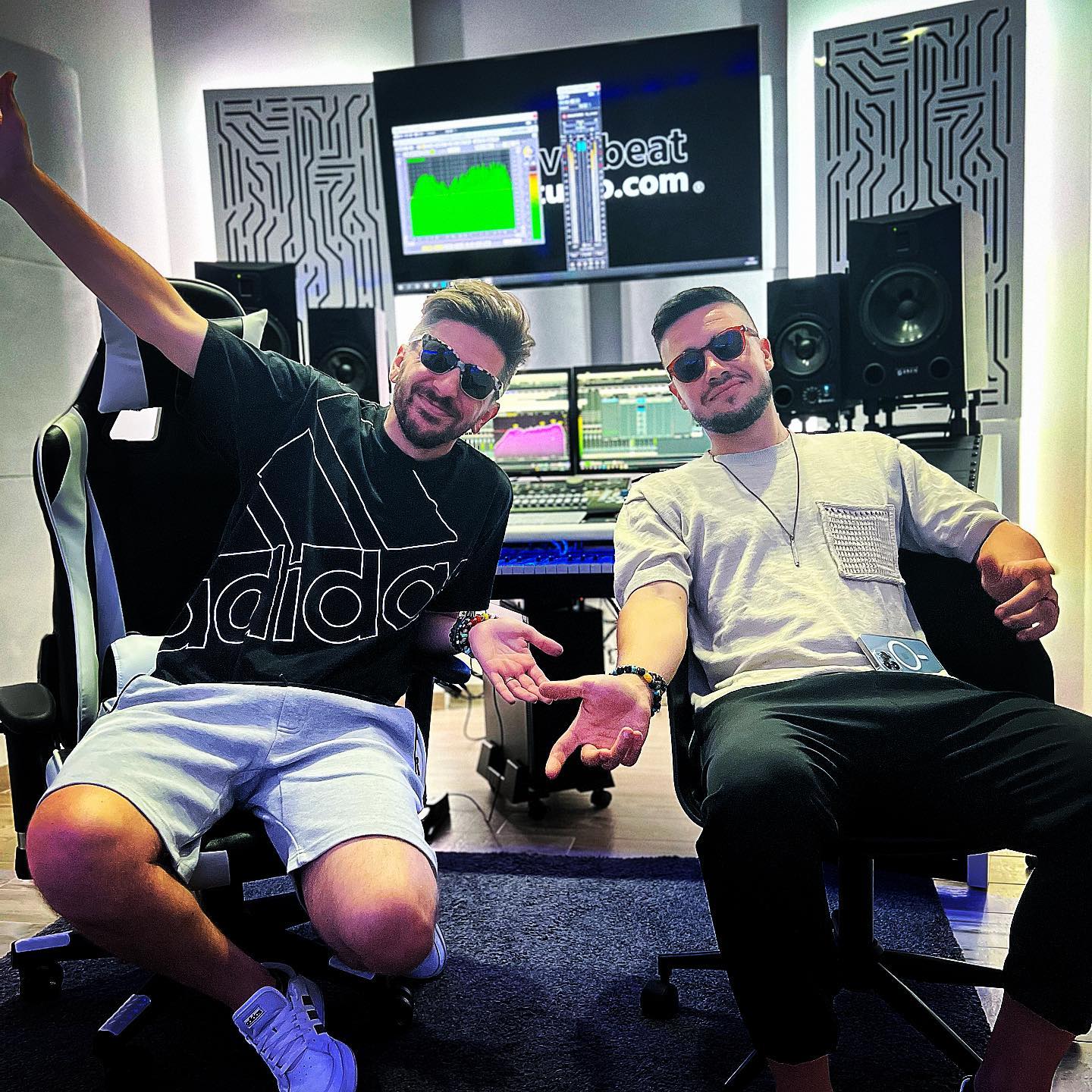 Studio session with @tamago_official_music ! #music #dualbeat #antonyfennel
#musicproducer #studiomusic #studiosession #housemusic
#italodance #soudnengineer #recordingstudio #overbeatstudio🎚🎛😊❤️ #theitalianmusicisbetter