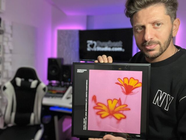 E SI RIPARTEEEEE! Dopo tanti nuovi progetti e nuove collaborazioni avviate a inizio stagione in Overbeat Studio che porteranno a tante novità, dopo la grande partenza del progetto Makumba col mio amico Giorgio e con tutti i nostri super collaboratori, dopo il più grande progetto di vita con la mia dolce metà Daniela DB che sta portando avanti la nostra più grande “Produzione”, GABRIÈL… 👶🏼❤️🥹😍Riprendiamo a firmare con il progetto DUAL BEAT, col mio amico e collega Roberto, le nostre nuove uscite Discografiche con le migliori Label del Mondo!
E si riparte questa volta con la Label che non ha bisogno di tante presentazione: Smash The House/Smash Deep, l‘etichetta dell’unico Duo Mondiale ad essere stato al primo posto della Top 100 di Dj Meg e stiamo parlando di: Dimitri Vegas & Like Mike…. 😜🥹🎚️🎛️🥳❤️😎🎛️
E ora a lavoro sul prossimo! 🤓🎼