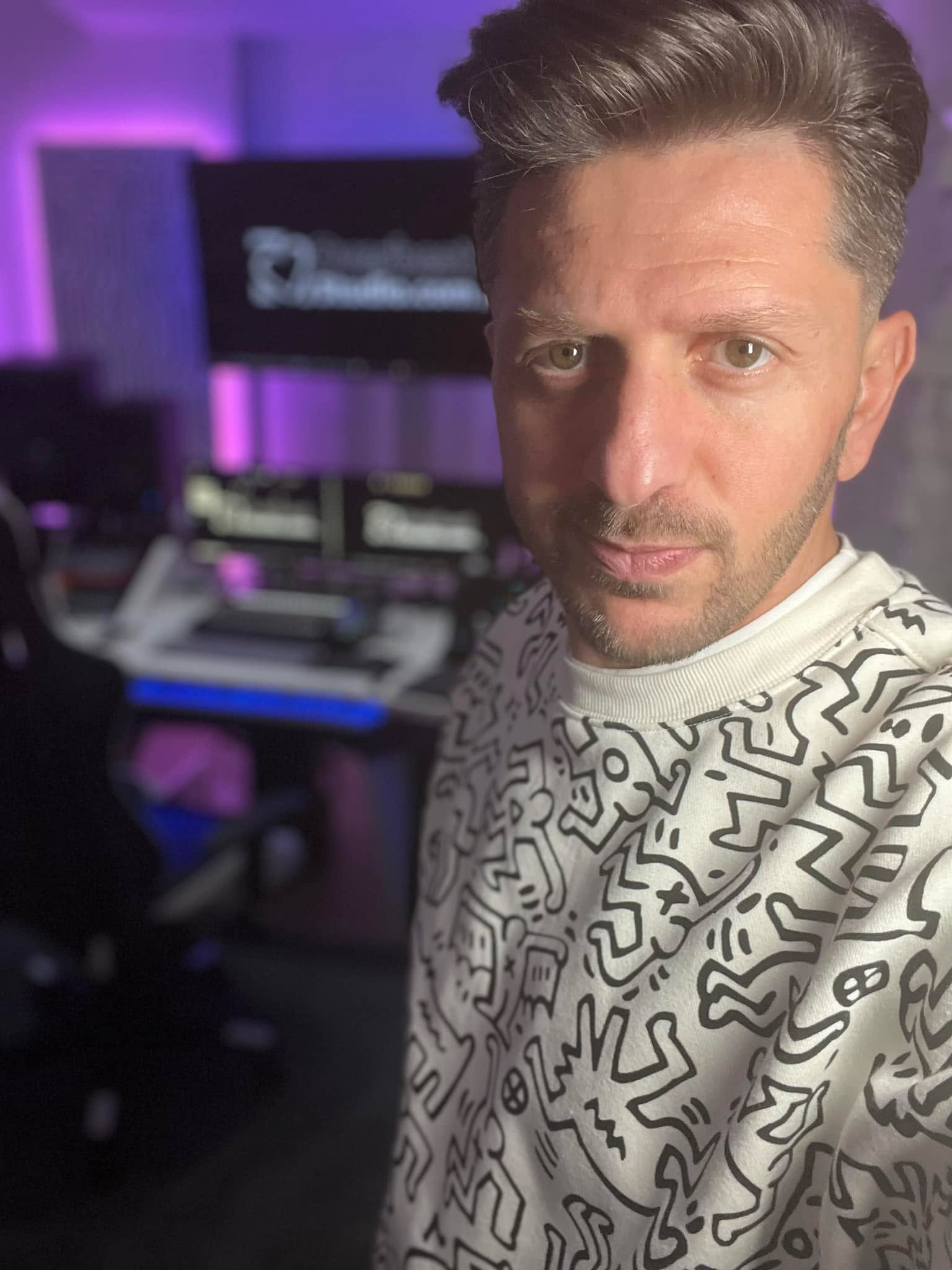 Ready for tonight!
Il Terzo Mega Evento di questa Winter Season targata Makumba ❤️🥳😍🎚️🎛️
Ci vediamo tra pochissimo!!!